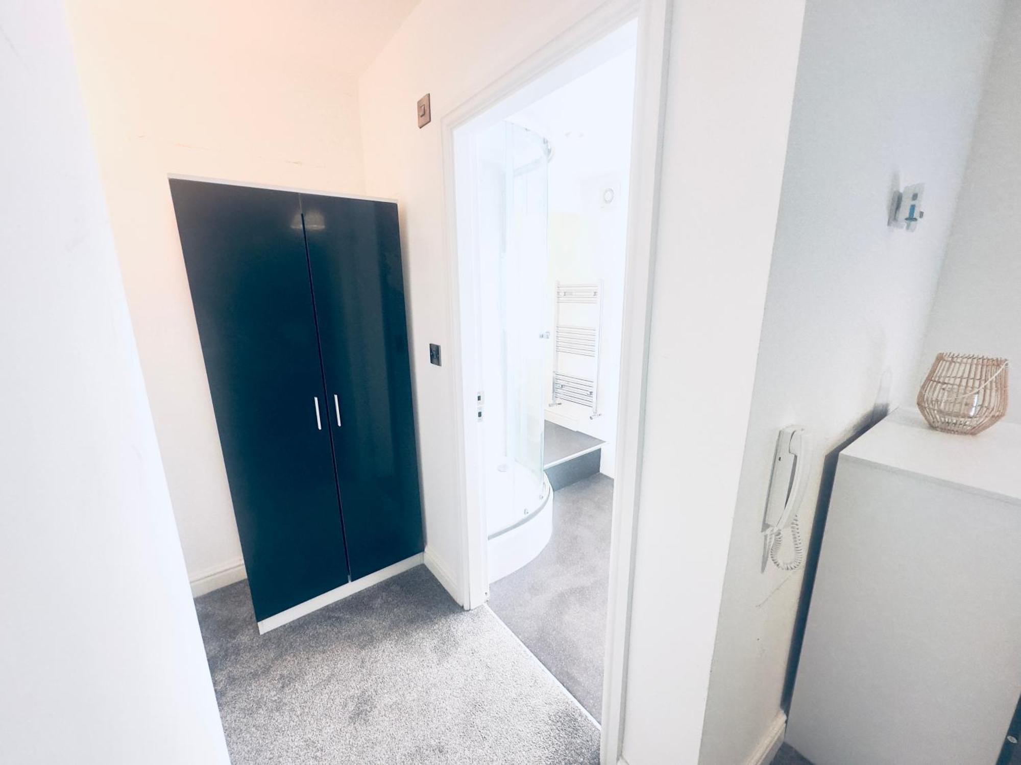 Cozy Spacious Ensuite Bedroom Shevington Exterior photo