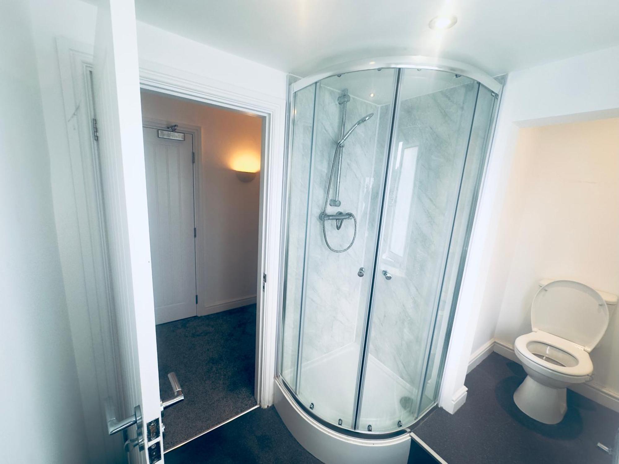 Cozy Spacious Ensuite Bedroom Shevington Exterior photo