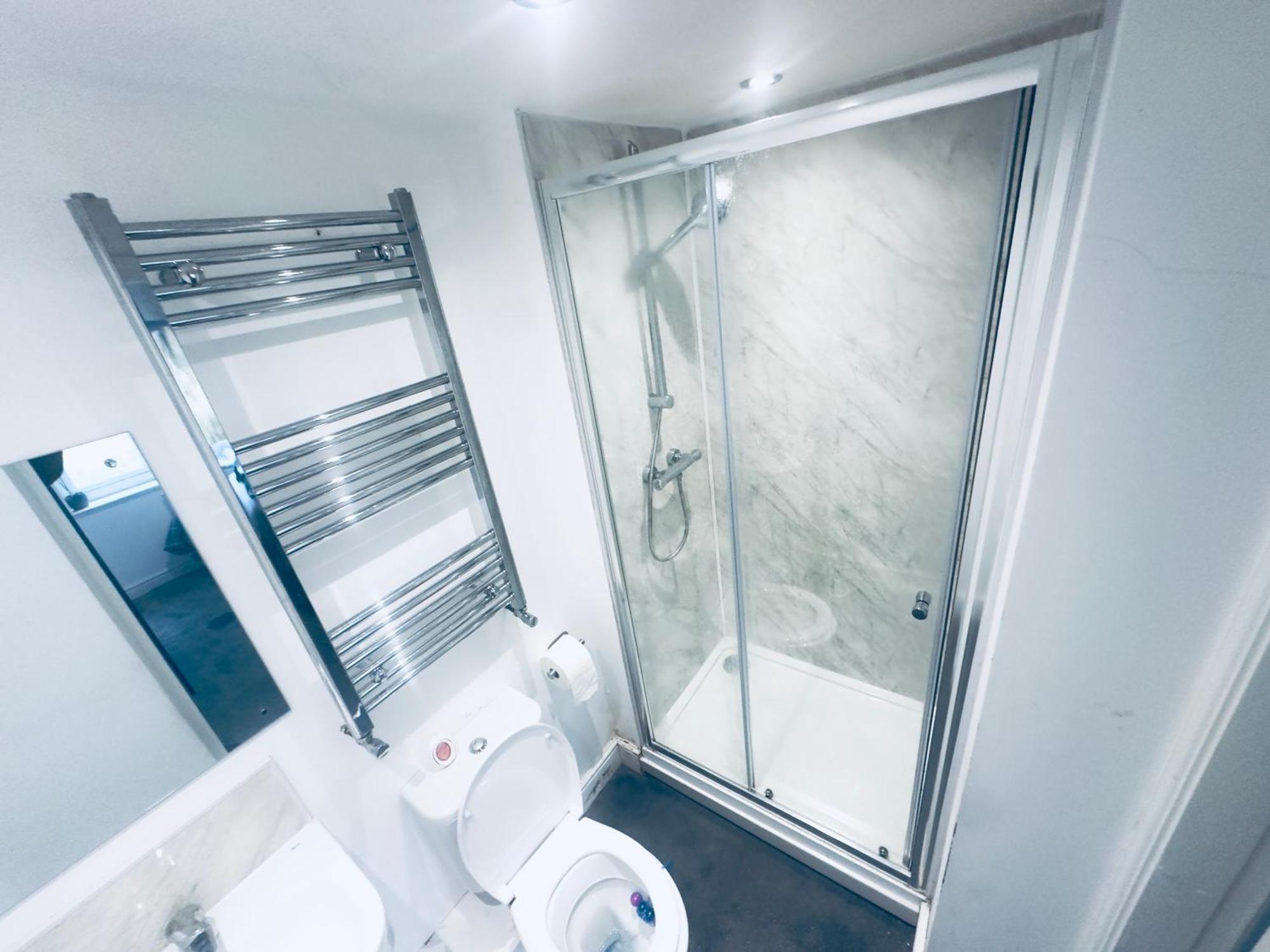 Cozy Spacious Ensuite Bedroom Shevington Exterior photo