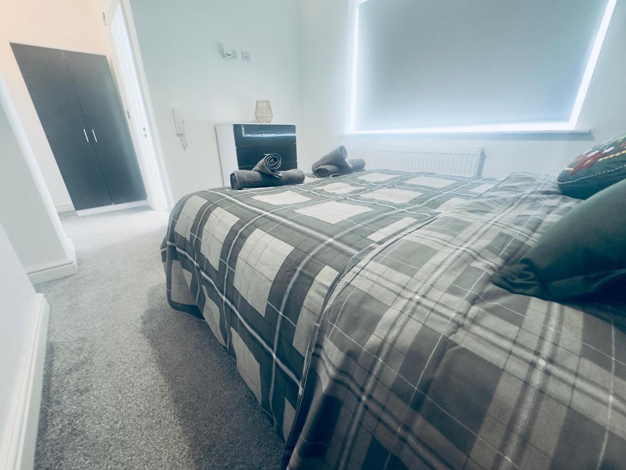 Cozy Spacious Ensuite Bedroom Shevington Exterior photo