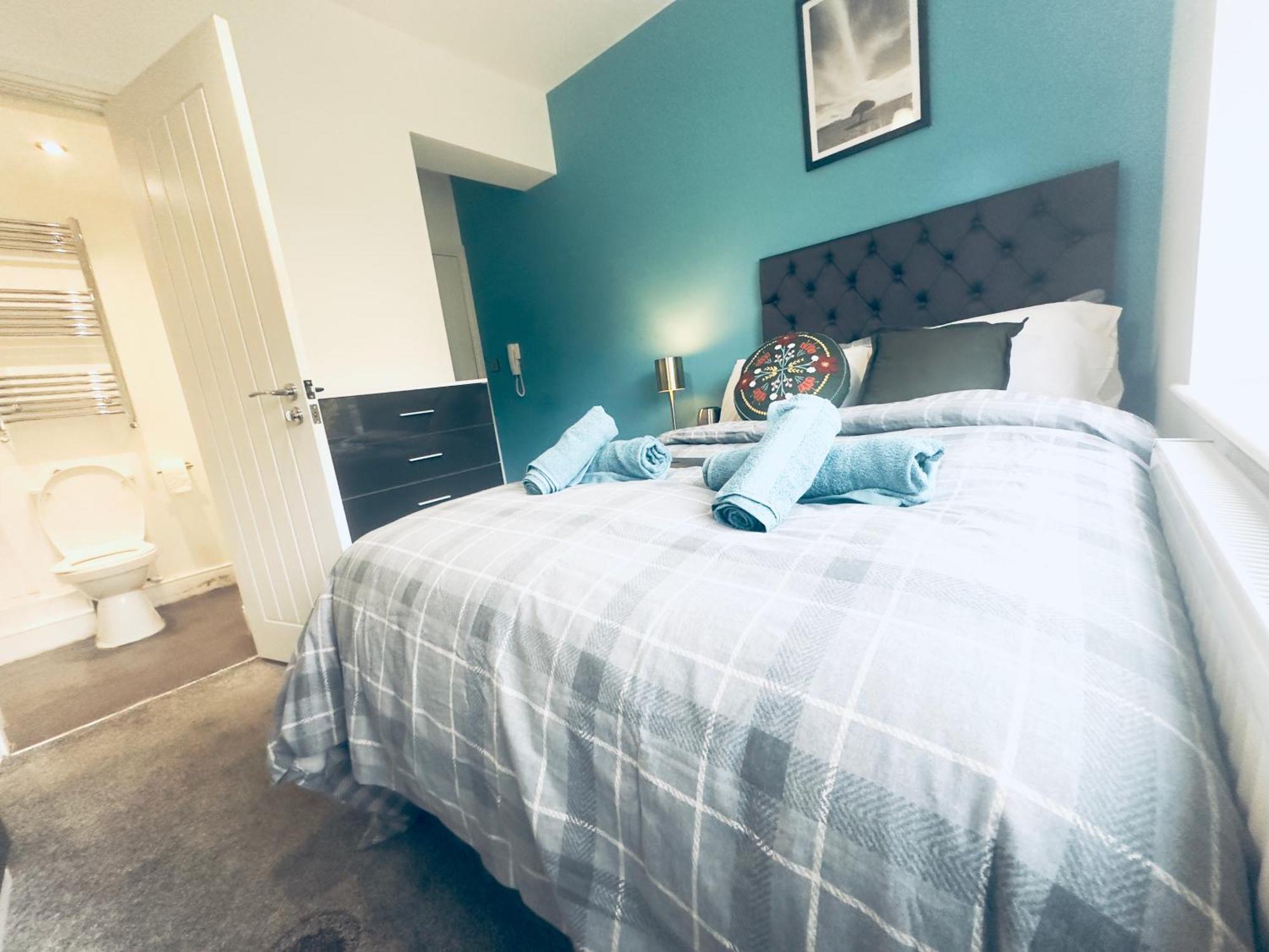 Cozy Spacious Ensuite Bedroom Shevington Exterior photo