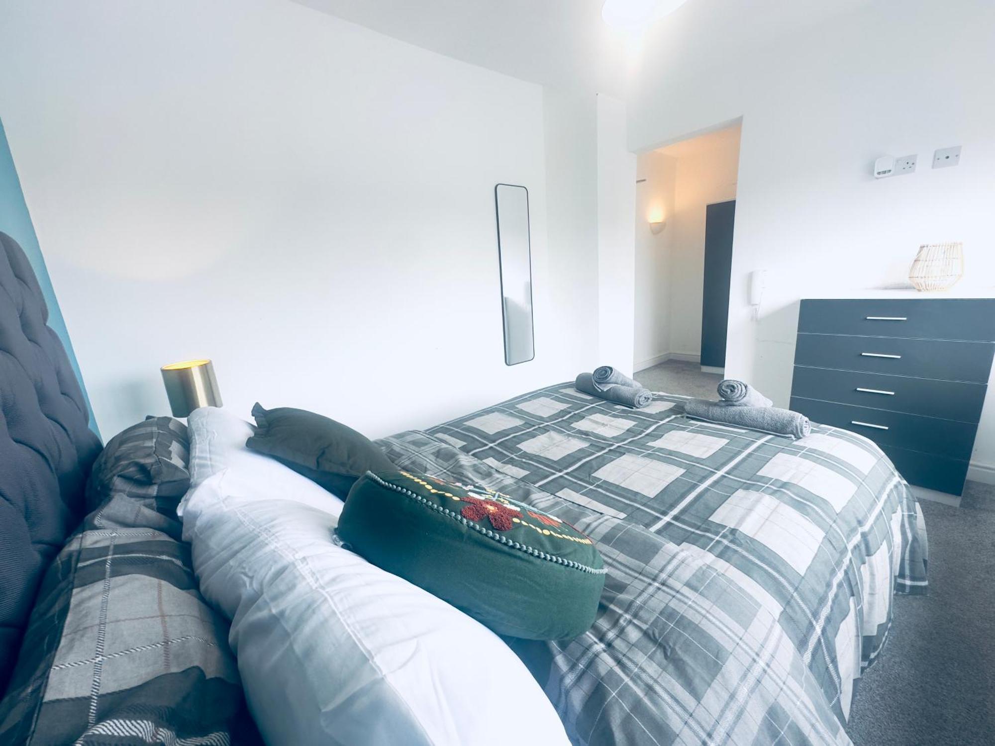 Cozy Spacious Ensuite Bedroom Shevington Exterior photo