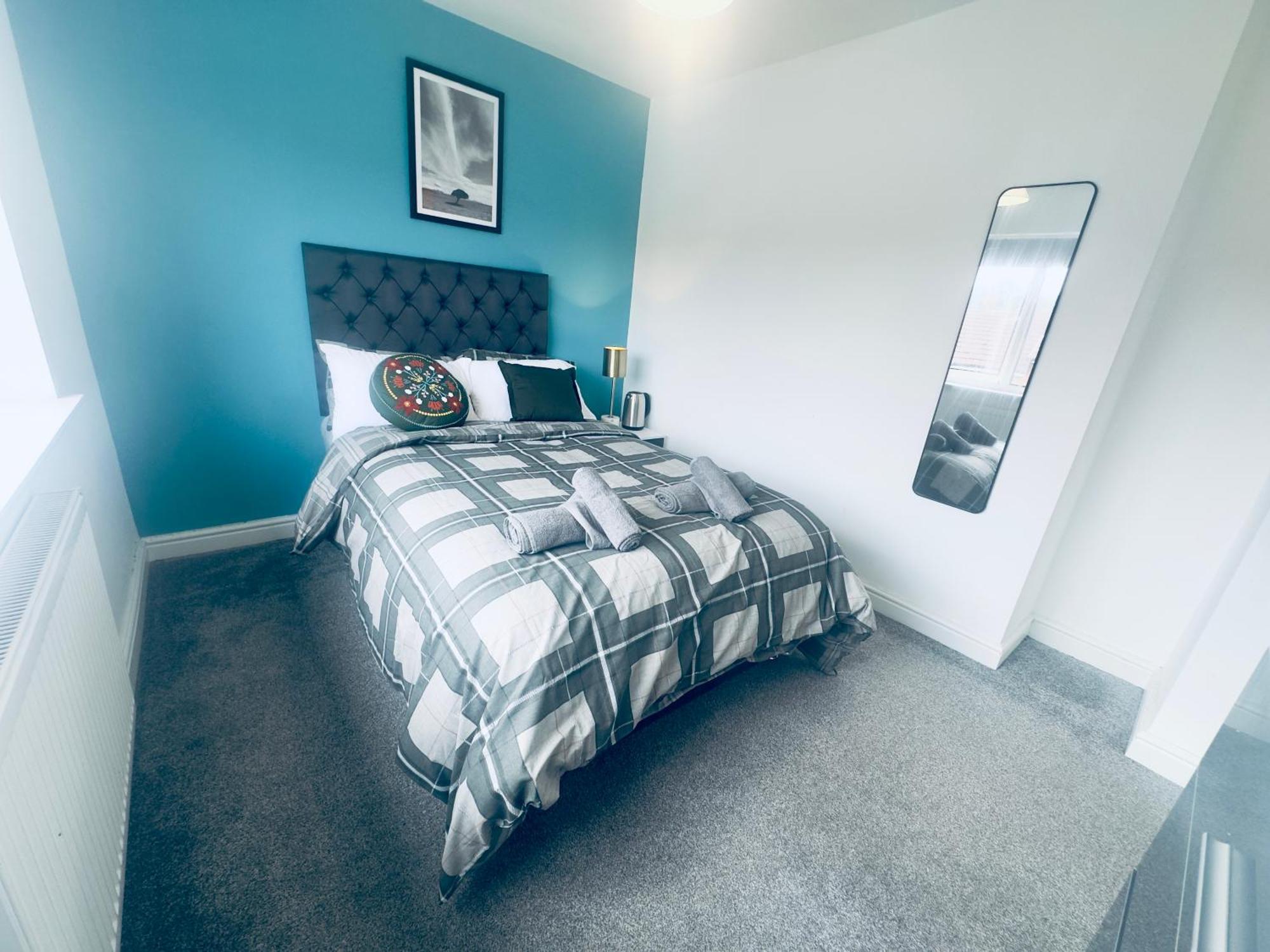 Cozy Spacious Ensuite Bedroom Shevington Exterior photo
